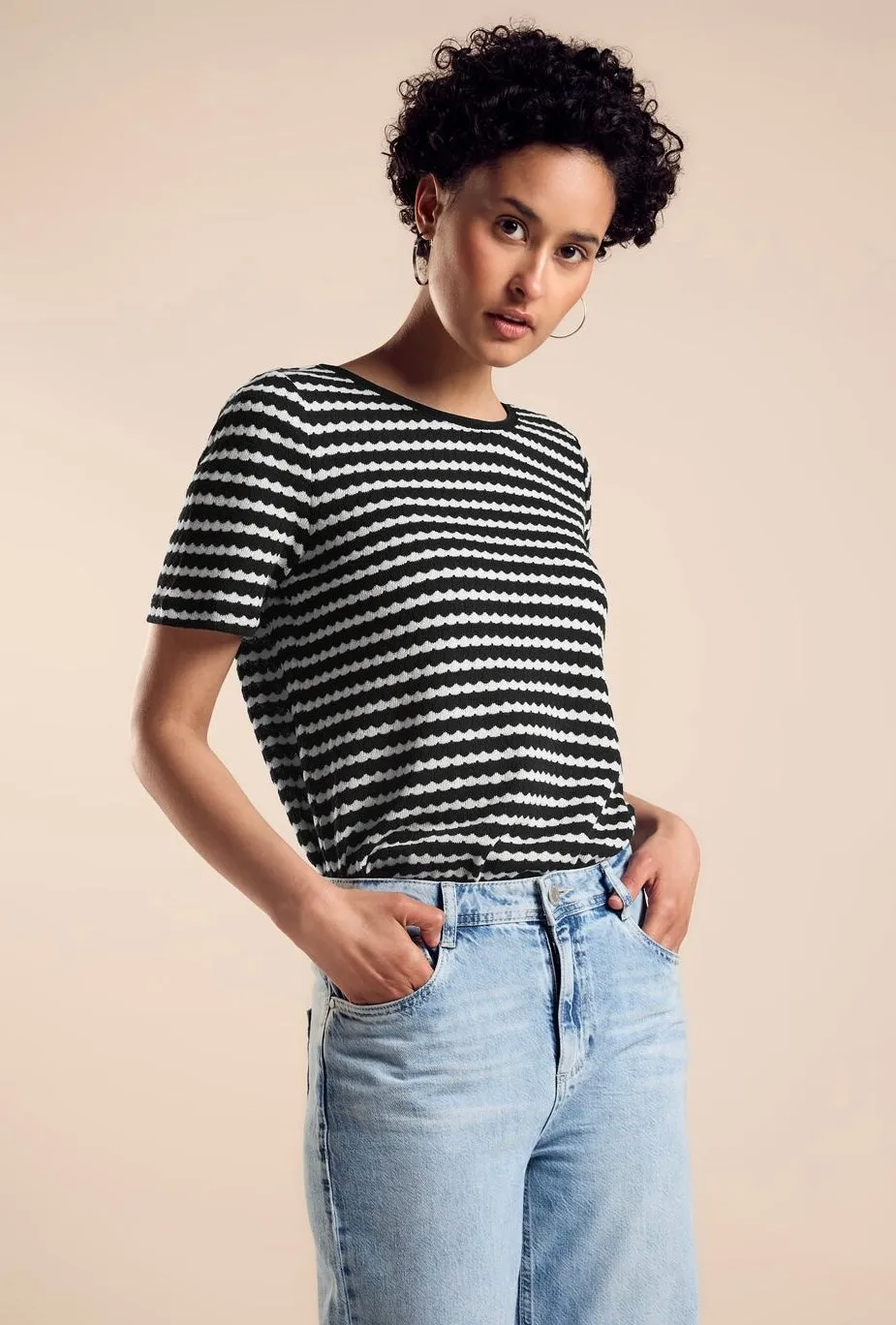 321782- Knitted T-Shirt- Black & White- Street One