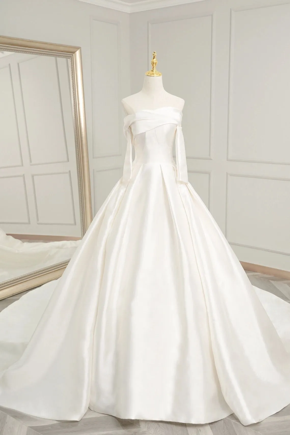 Simple Ball Gown Silk Wedding Dress with Sleeves